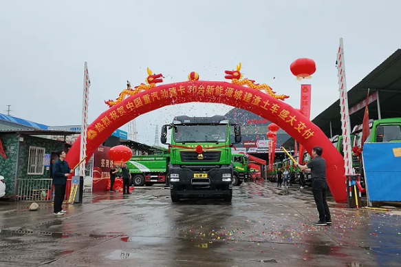50台自卸车双城批量交付，中国重汽以硬核实力赋能绿色城建